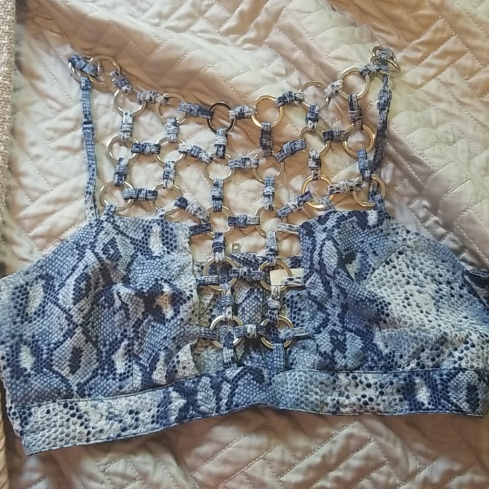 Millau crop top with metal rings zip back